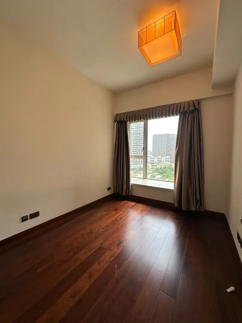 The Peak w/ Balcony (For Rent) — photo 2
