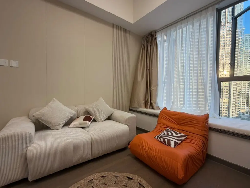 The Peak w/ Balcony (For Rent) — photo 2